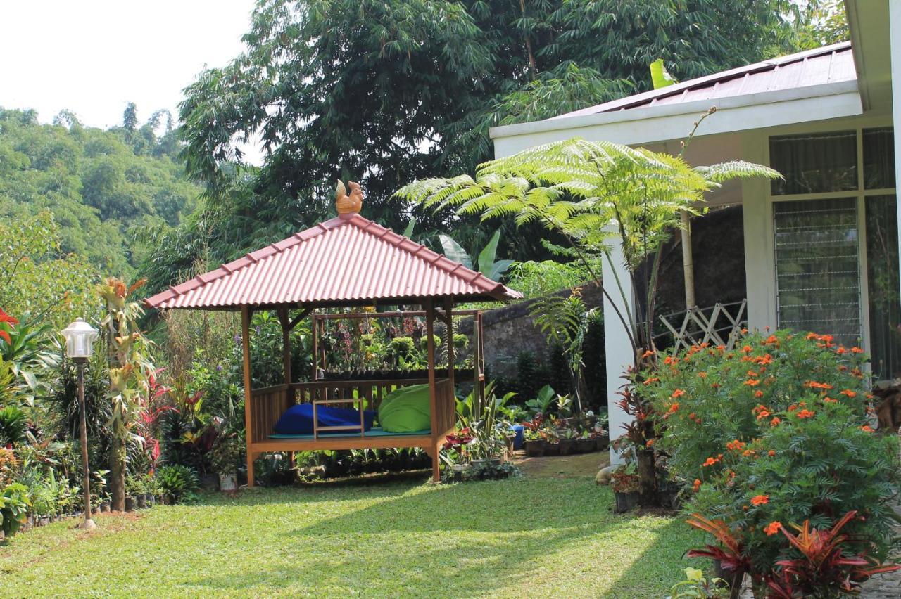 The Forest Villa Bogor Exterior foto